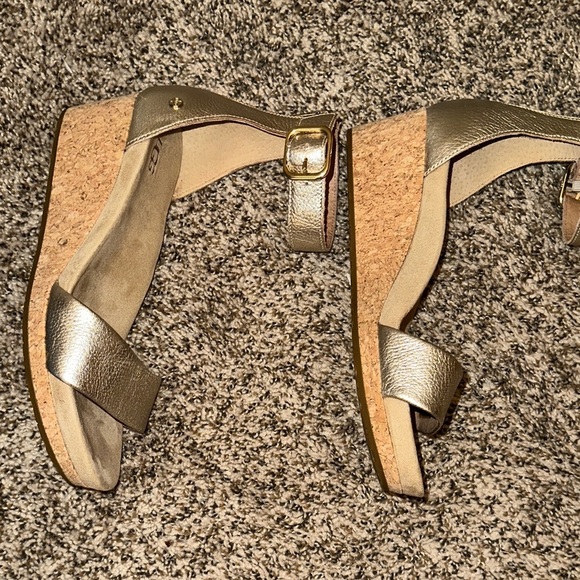 UGG Women's Metallic   Wedge Sandals - Picture 9 of 15